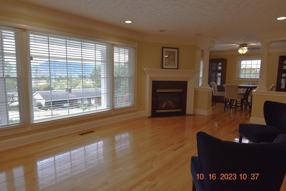 Photo #26: 908 Colfax Avenue