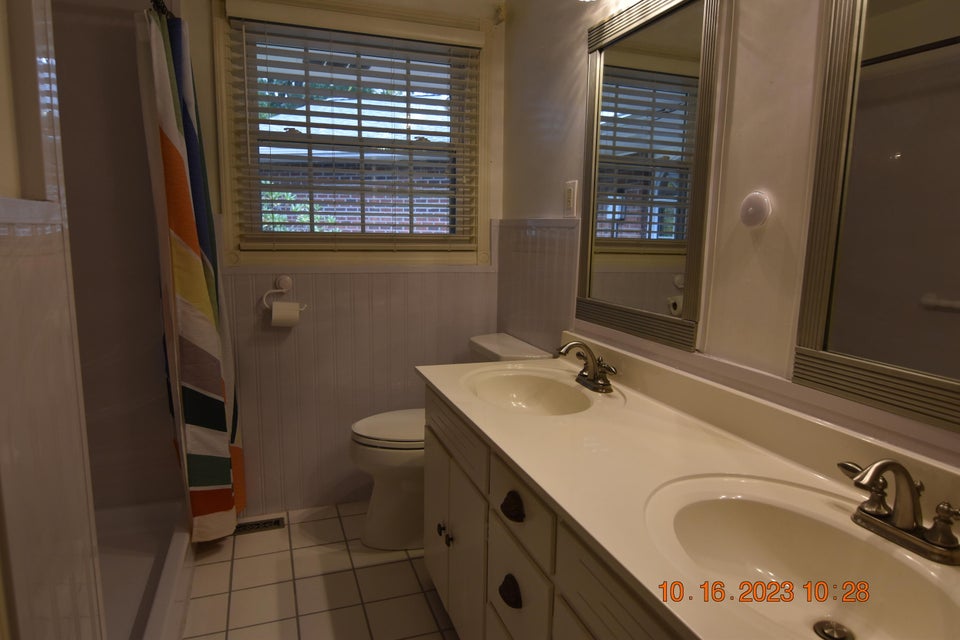 Photo #34: 908 Colfax Avenue