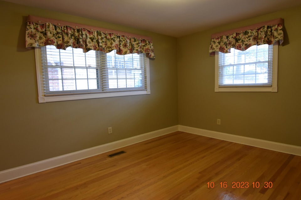 Photo #36: 908 Colfax Avenue