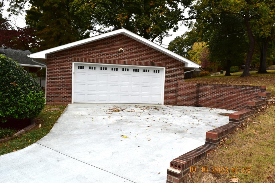 Photo #52: 908 Colfax Avenue
