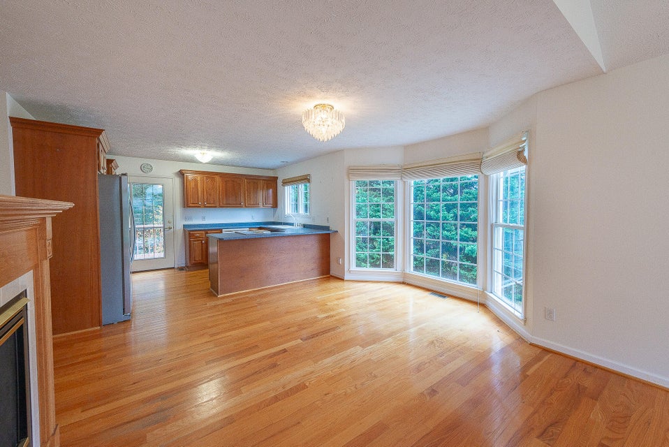 Photo #6: 923 Phyllis Street