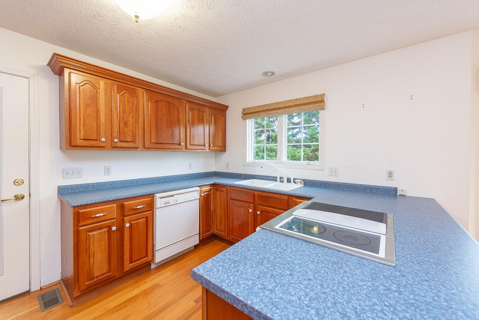 Photo #12: 923 Phyllis Street