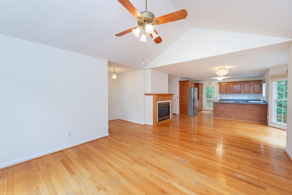 Photo #17: 923 Phyllis Street
