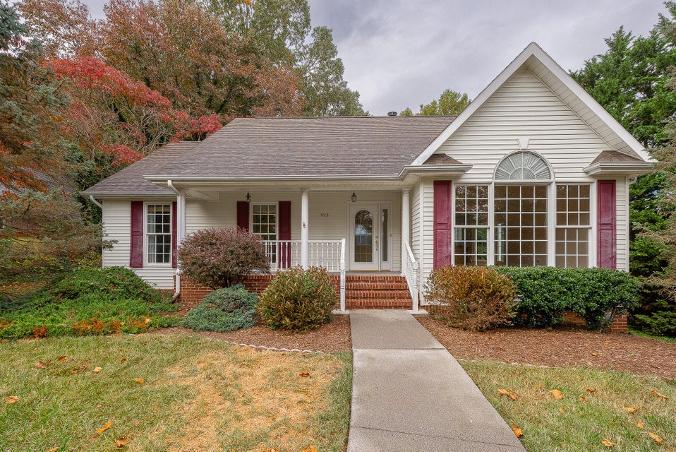 Photo #2: 923 Phyllis Street