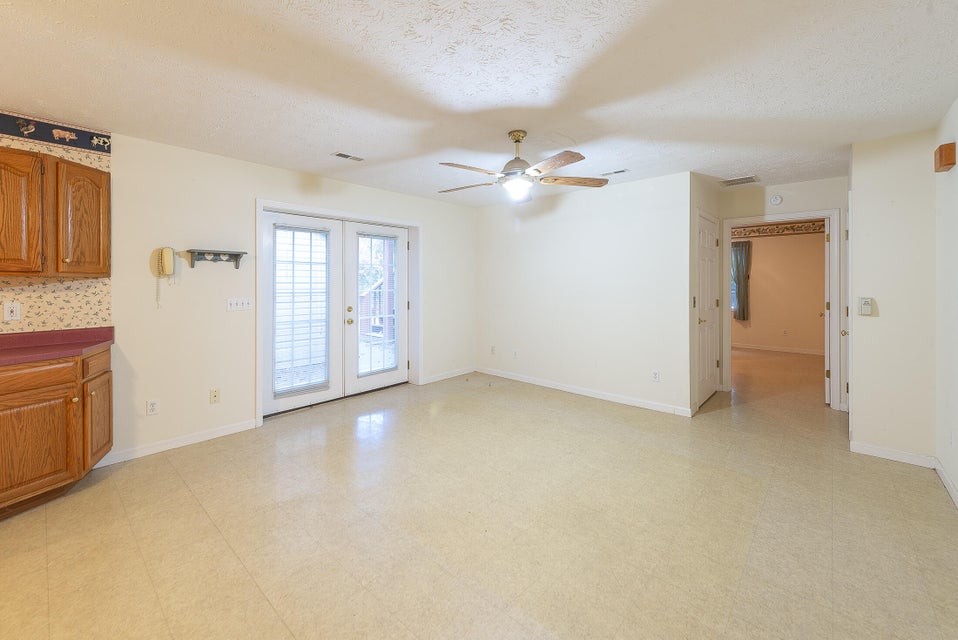 Photo #69: 923 Phyllis Street