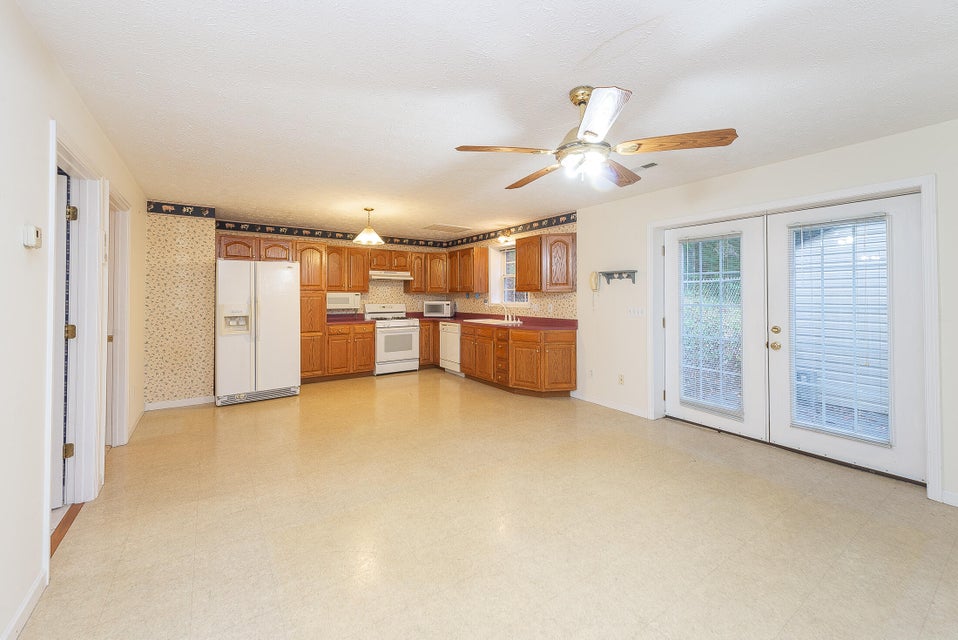 Photo #70: 923 Phyllis Street