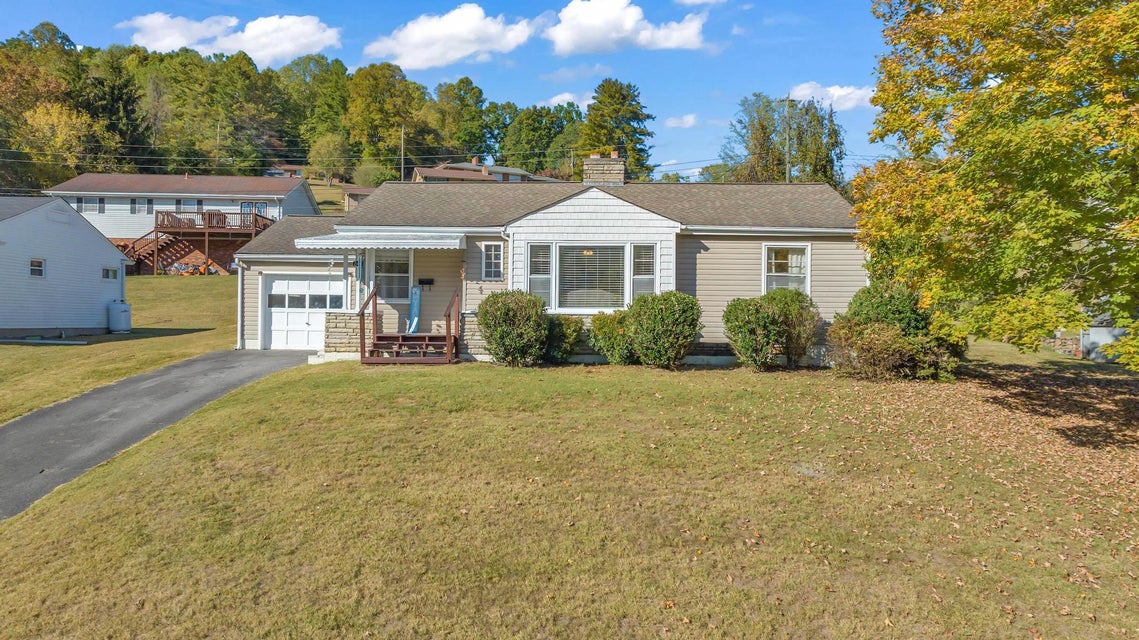 Photo #5: 240 Lynn Drive
