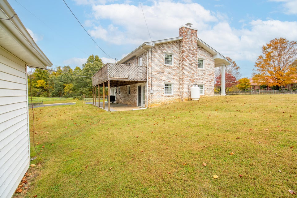 Photo #10: 1948 Noble Street