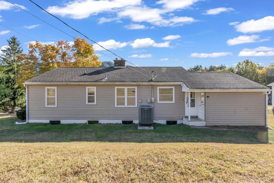 Photo #4: 240 Lynn Drive