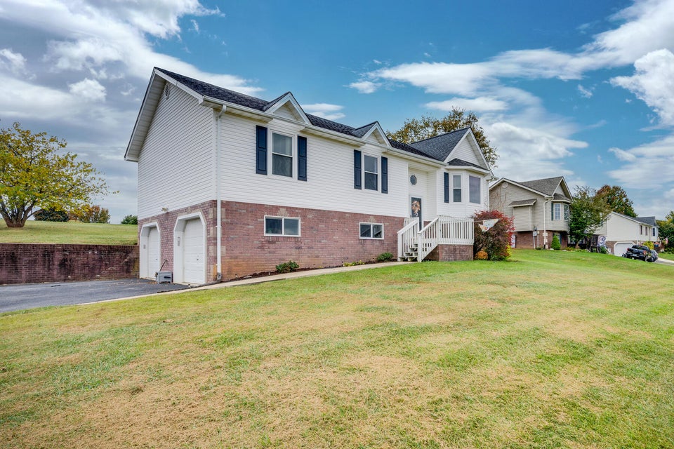 Photo #3: 102 Meadow View Farms Drive