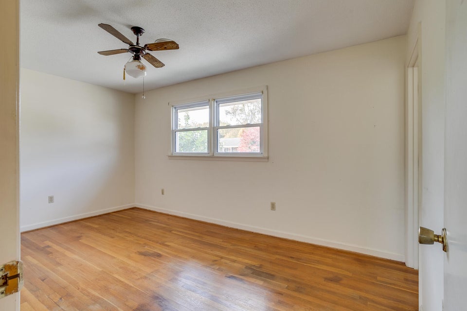 Photo #17: 385 Meadowcrest
