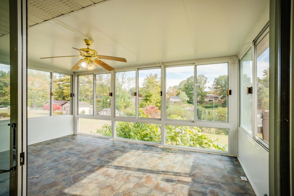 Photo #36: 385 Meadowcrest
