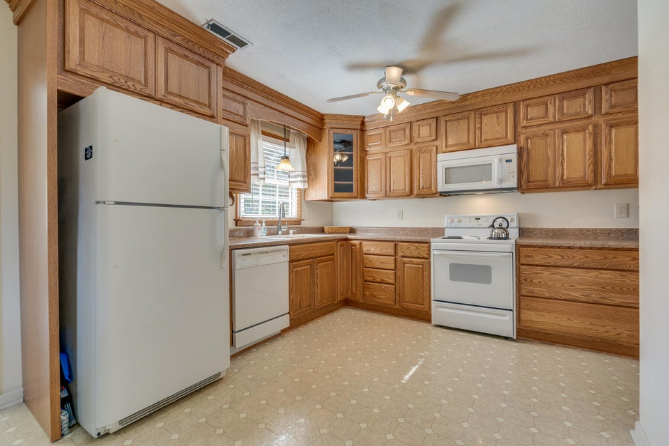 Photo #10: 160 Boone Avenue