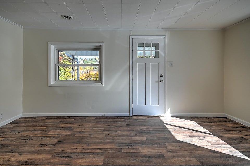 Photo #7: 1123 Lakeview Drive