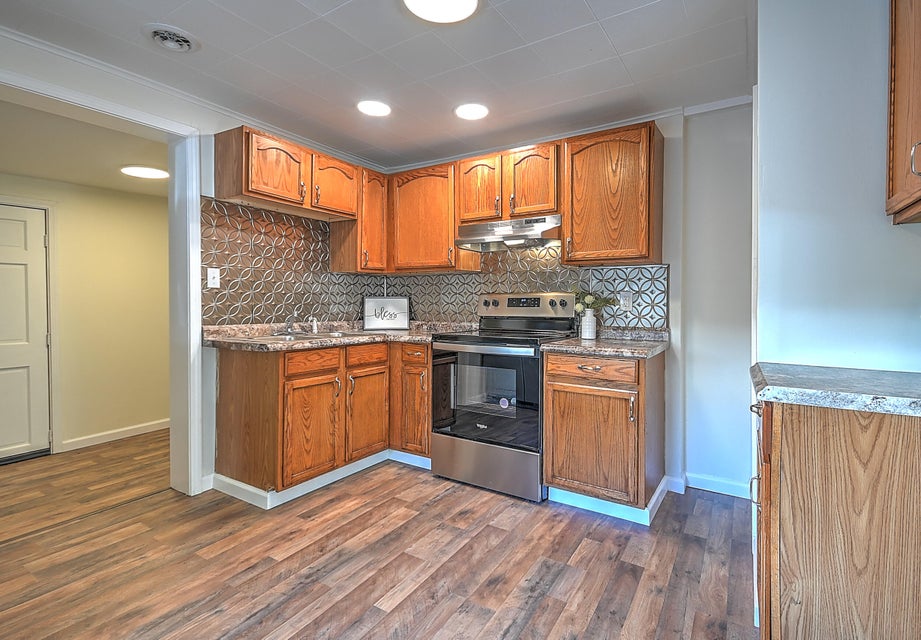 Photo #10: 1123 Lakeview Drive
