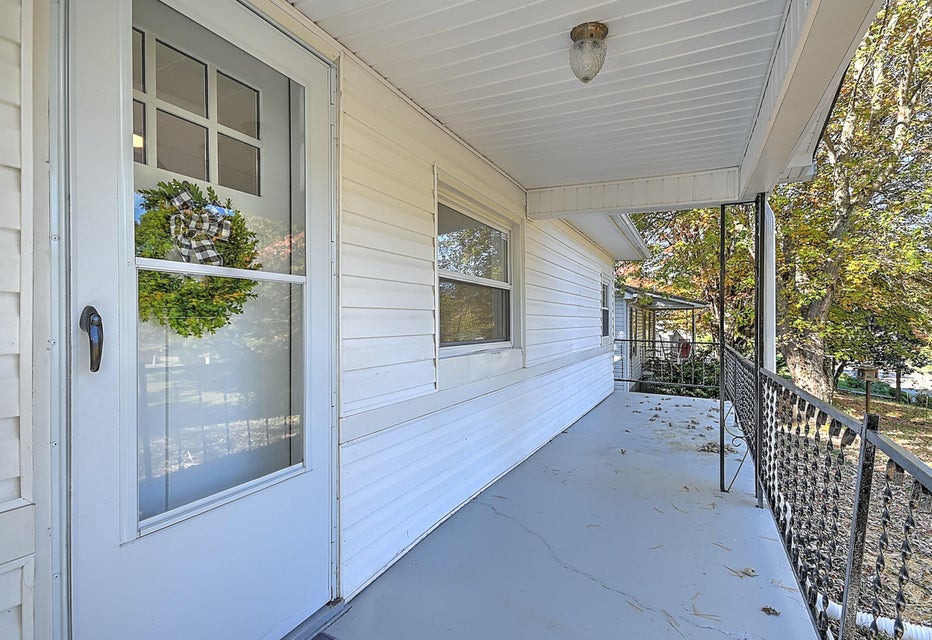 Photo #3: 1123 Lakeview Drive