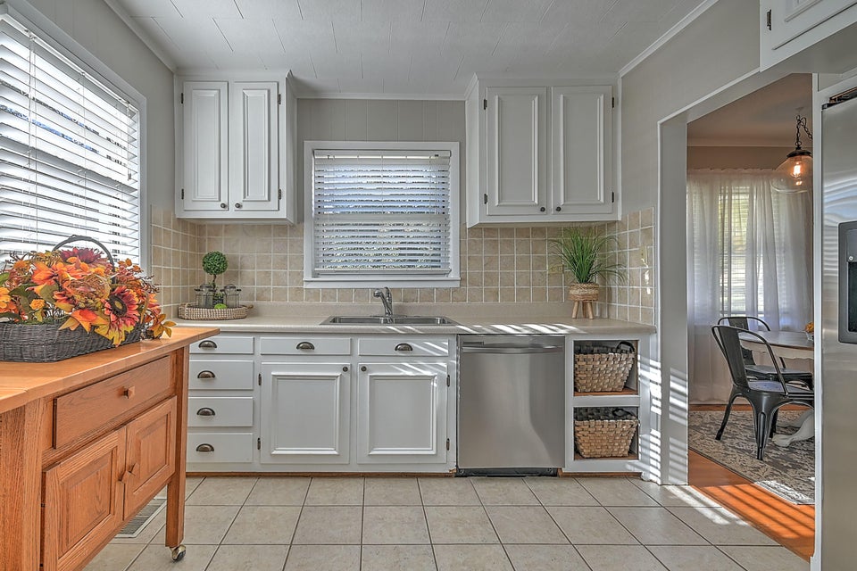 Photo #22: 1041 Oakland Drive