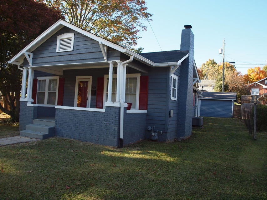 Photo #2: 805 Lawrence Avenue