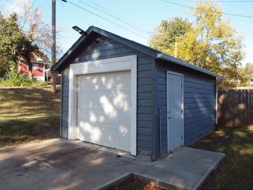 Photo #29: 805 Lawrence Avenue
