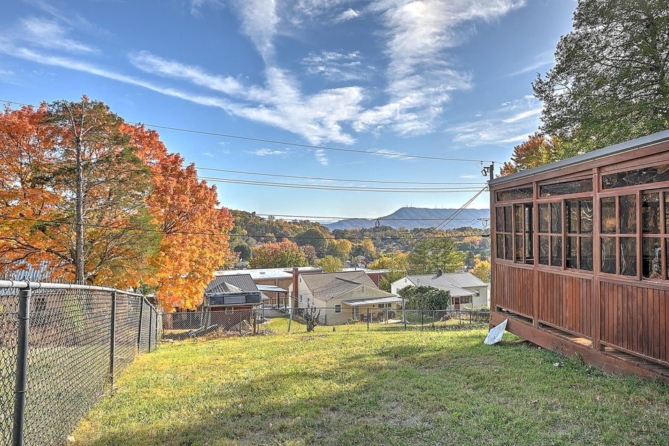 Photo #5: 210 Edward Street