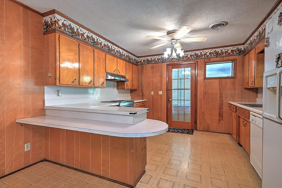 Photo #8: 210 Skyview Drive