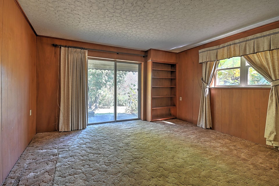 Photo #27: 210 Skyview Drive