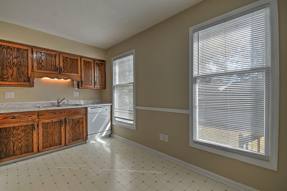 Photo #3: 2205 Greenbriar Circle