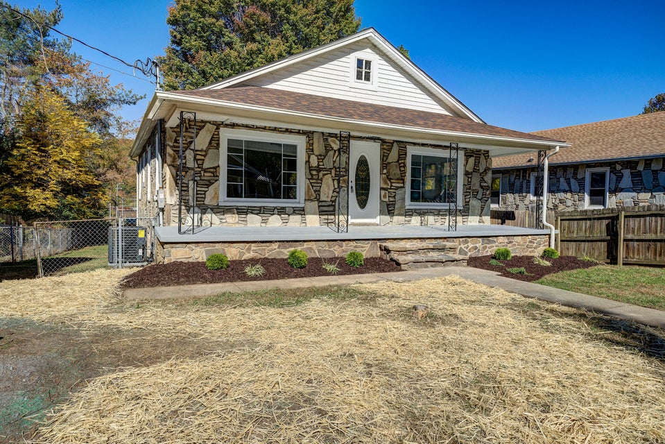 Photo #3: 613 Elm Avenue