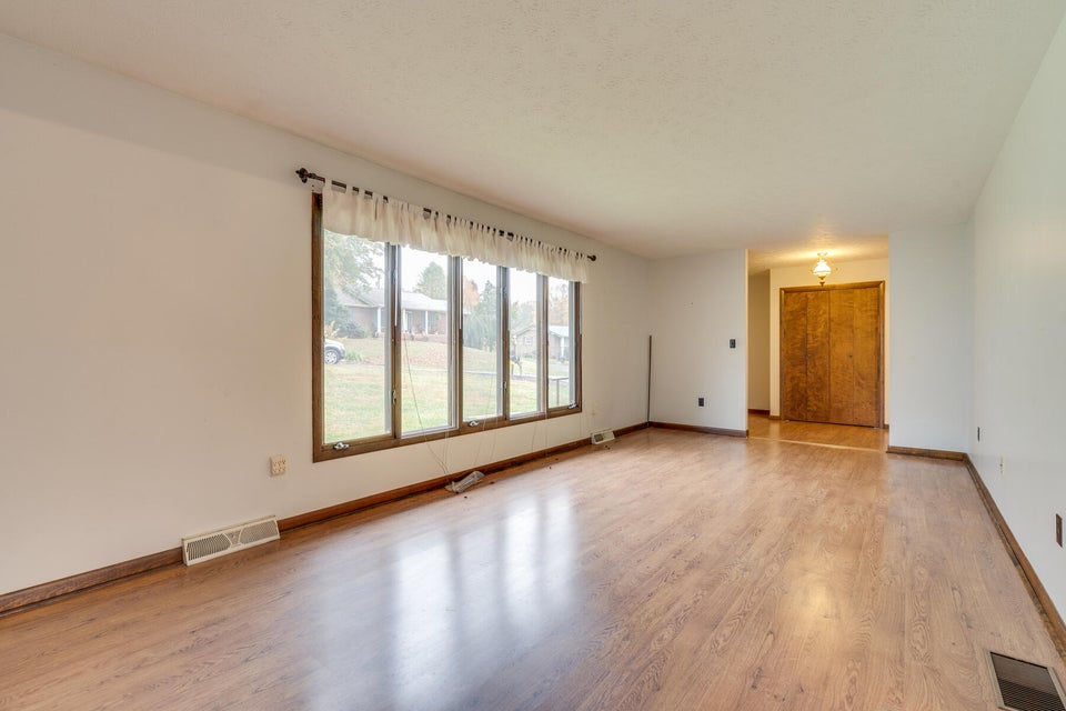 Photo #6: 5416 Chippewa Lane