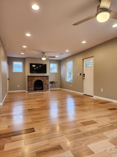 Photo #4: 102 Oak Street
