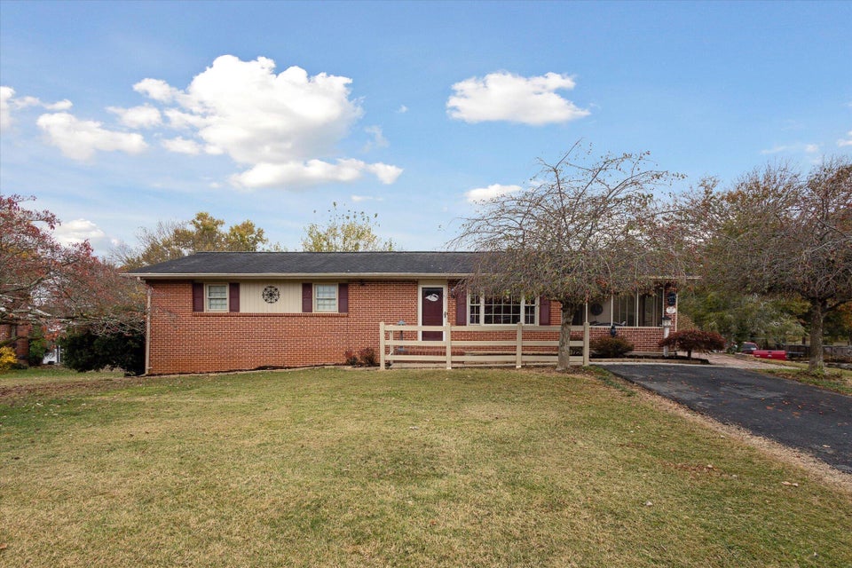 Photo #2: 329 Piney Avenue