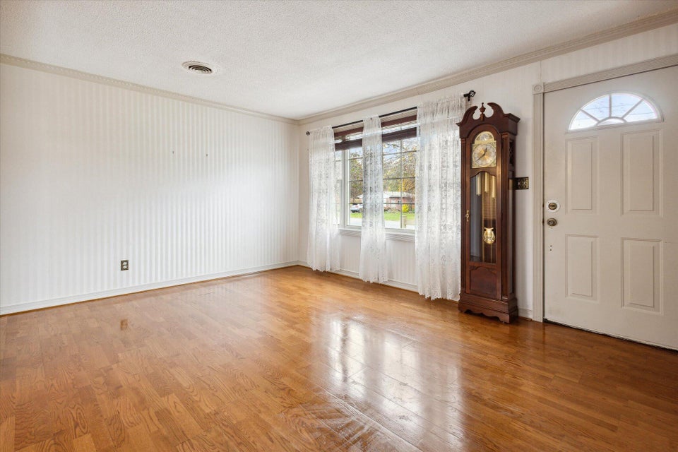 Photo #4: 329 Piney Avenue