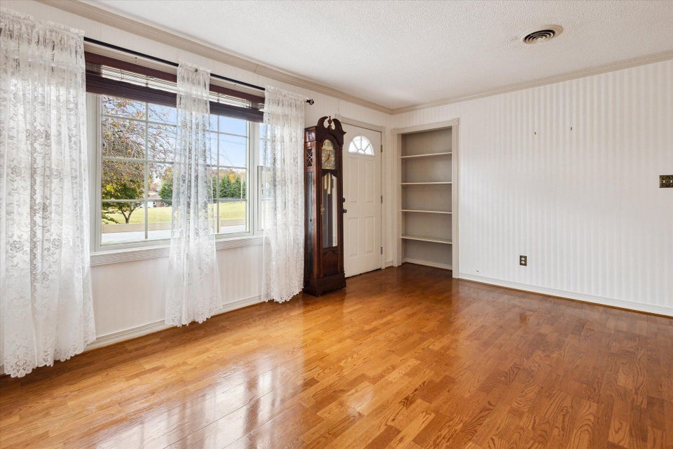 Photo #6: 329 Piney Avenue