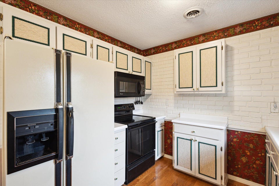 Photo #9: 329 Piney Avenue