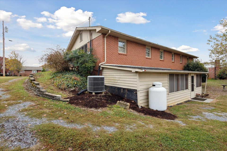 Photo #37: 329 Piney Avenue