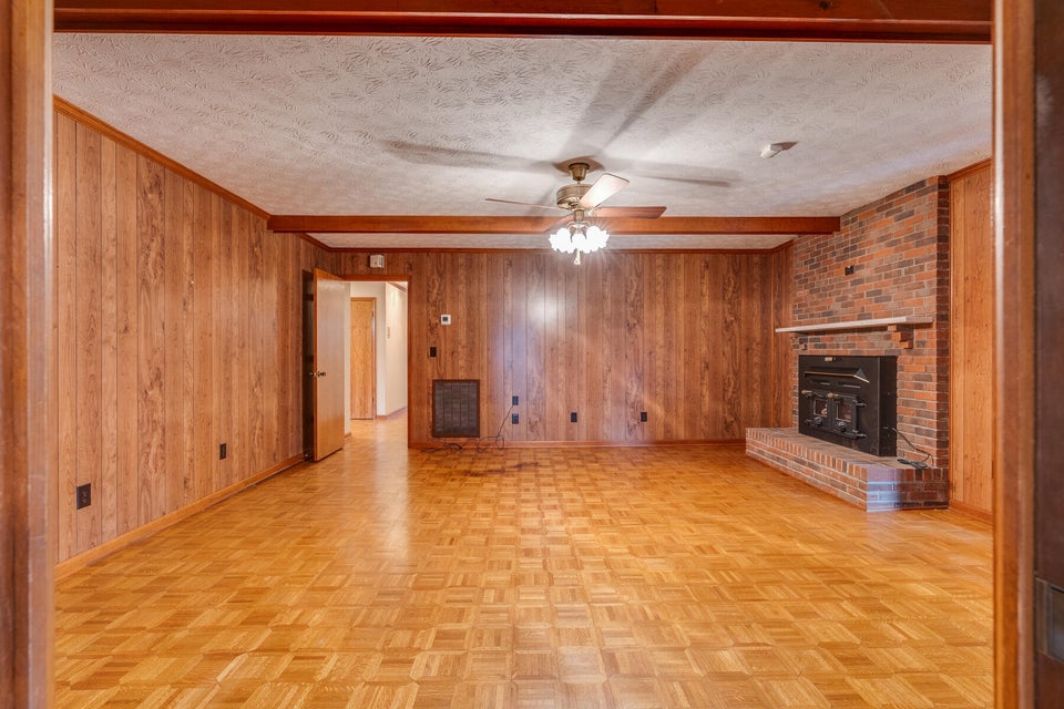 Photo #27: 146 Central Drive
