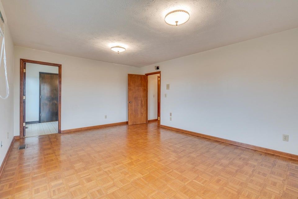 Photo #31: 146 Central Drive