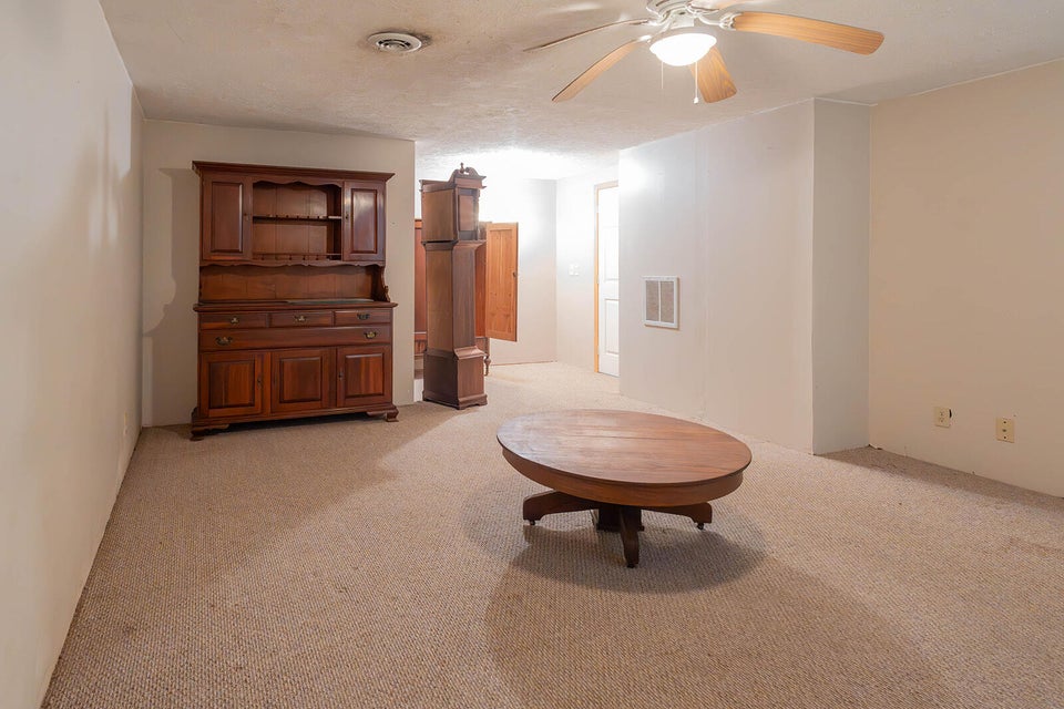 Photo #31: 6230 Nightingale Street
