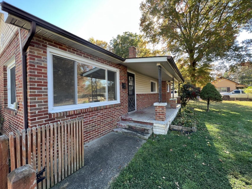 Photo #2: 1605 Vance Street
