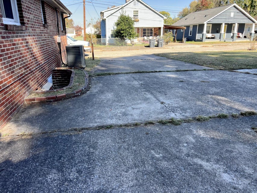 Photo #8: 1605 Vance Street