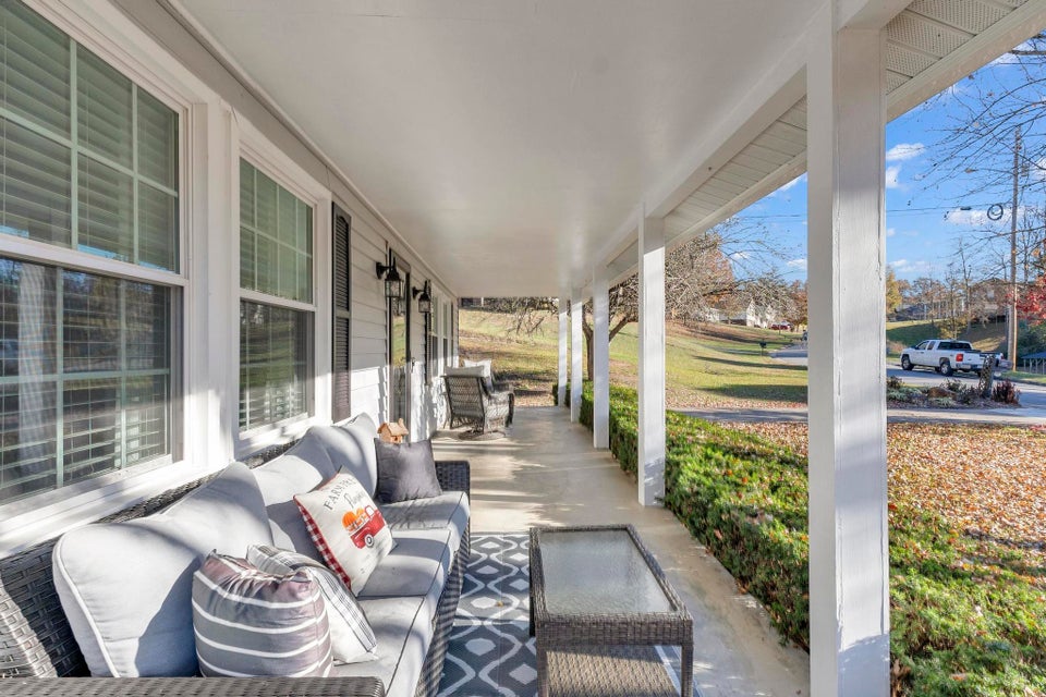 Photo #4: 876 Fraley Avenue