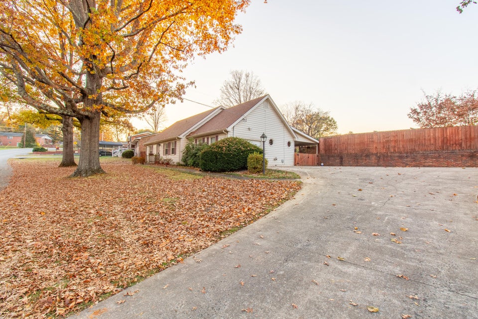 Photo #4: 1405 Woodmont Drive