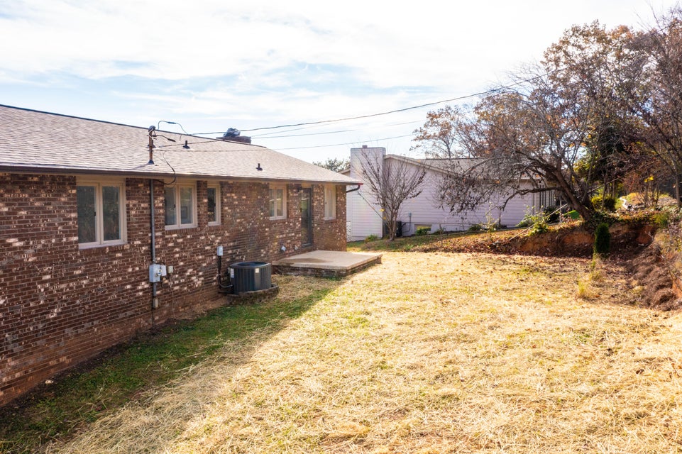 Photo #47: 1120 Drumcastle Avenue