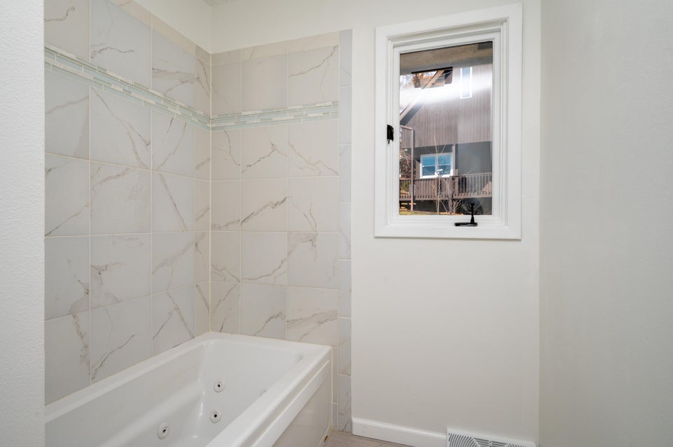 Photo #23: 1120 Drumcastle Avenue