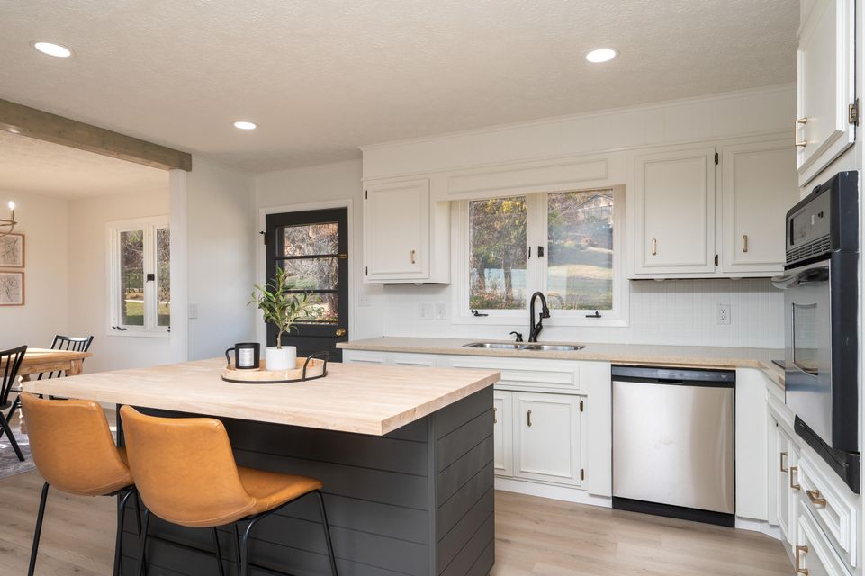 Photo #9: 1120 Drumcastle Avenue