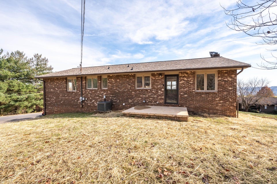 Photo #40: 1120 Drumcastle Avenue
