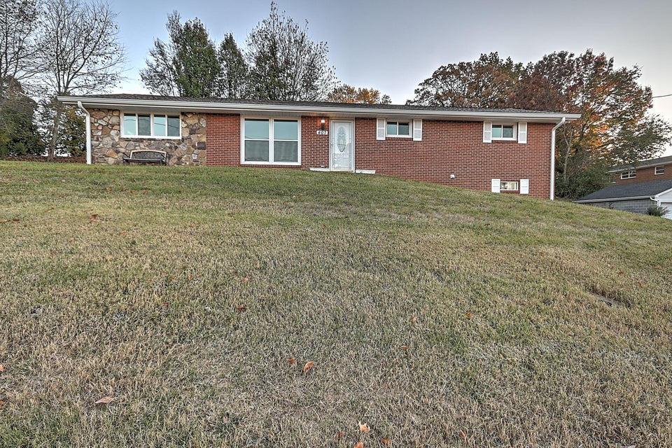 Photo #4: 407 Monte Vista Drive