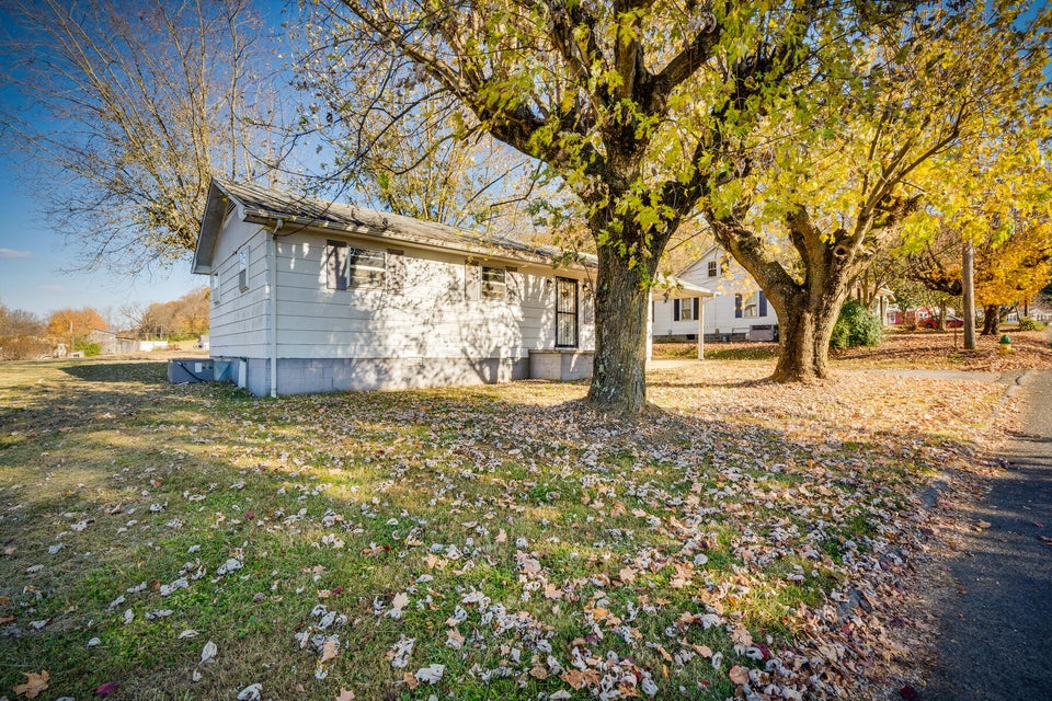 Photo #4: 215 Hillcrest Street