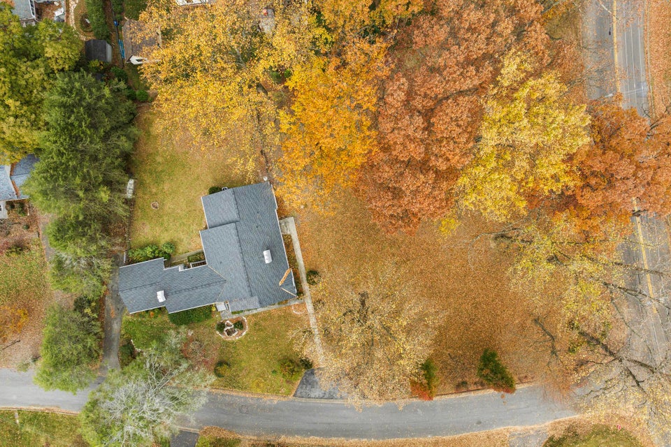 Photo #32: 911 Woodland Avenue