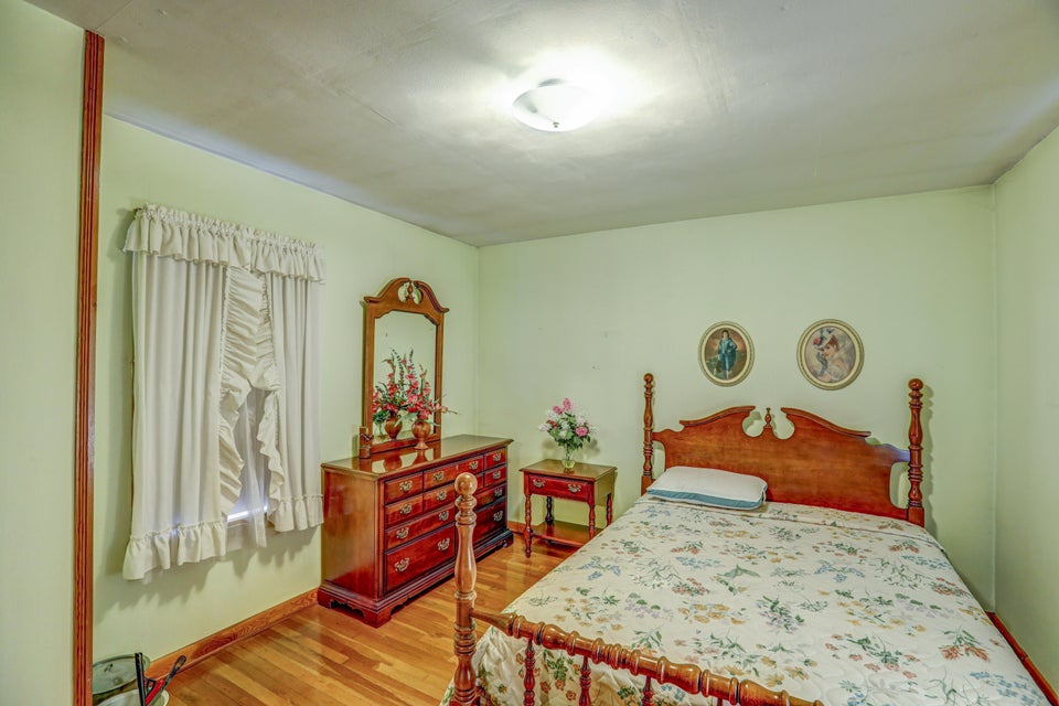 Photo #25: 209 Gibson Street